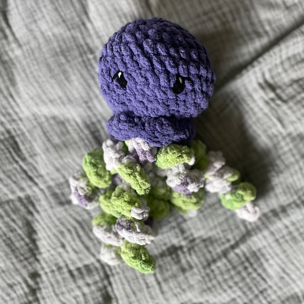 096-19 Jellyfish - Willing Hands Crochet