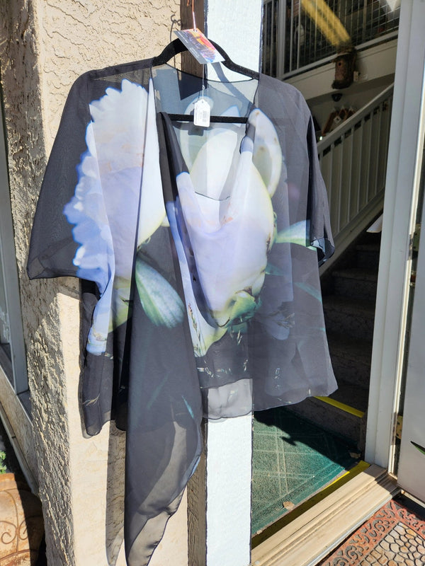 007 - 40 Kimono Wrap - Ealanta Art Wear - Painted Door on Main