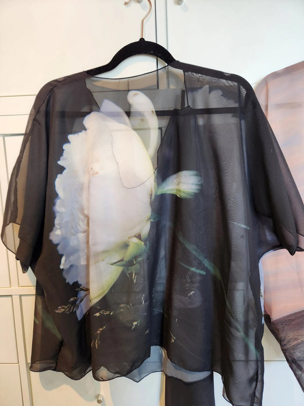 007 - 40 Kimono Wrap - Ealanta Art Wear - Painted Door on Main