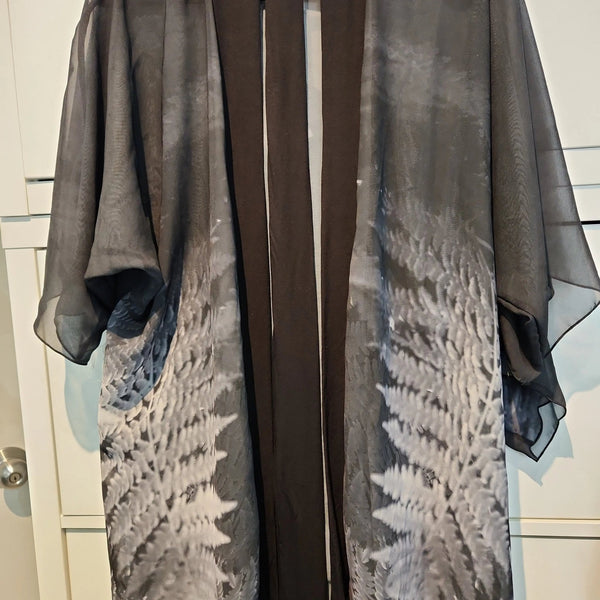 007 - 41 Kimono Robe Style - Ealanta Art Wear - Painted Door on Main