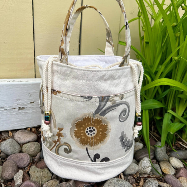 042 - 15 Busy Hands Project Bags - Sheila's Satchels - Painted Door on Main