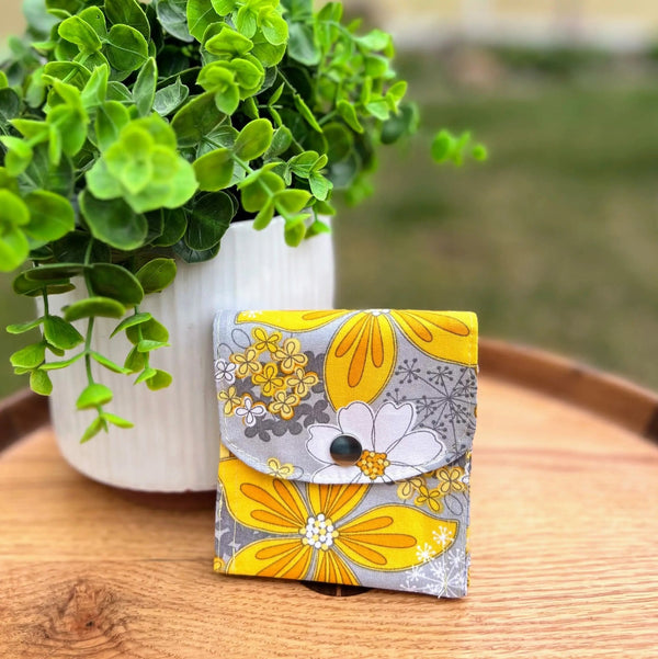 042 - 28 9 Pocket Card Holder - Sheila's Satchels - Painted Door on Main