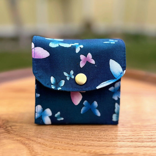 042 - 28 9 Pocket Card Holder - Sheila's Satchels - Painted Door on Main