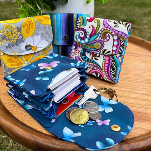 042 - 28 9 Pocket Card Holder - Sheila's Satchels - Painted Door on Main