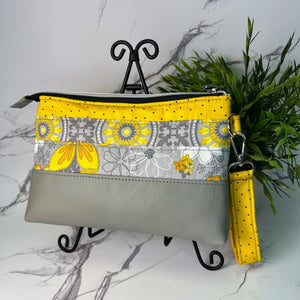 042 - 37 Essentials Wristlet - Sheila's Satchels - Painted Door on Main