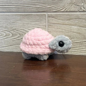 096 - 09 Mini Turtles - Willing Hands Crochet - Painted Door on Main