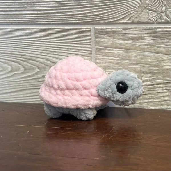 096 - 09 Mini Turtles - Willing Hands Crochet - Painted Door on Main