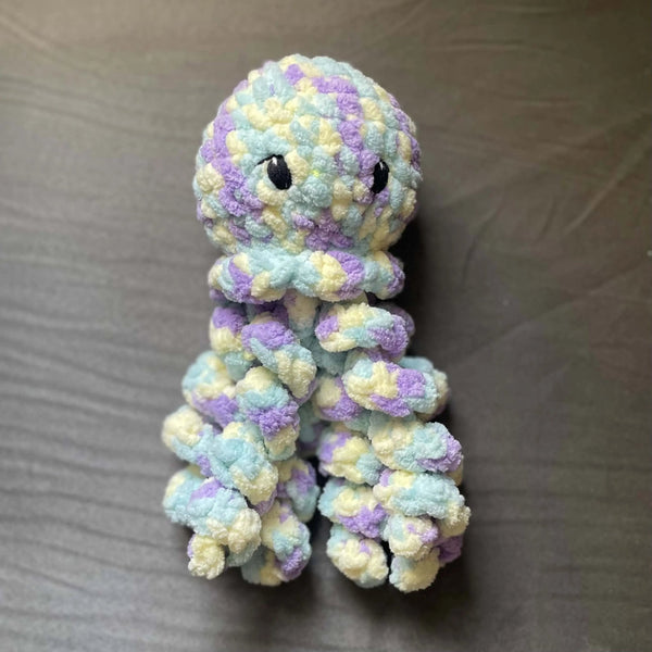 096 - 19 Jellyfish - Willing Hands Crochet - Painted Door on Main