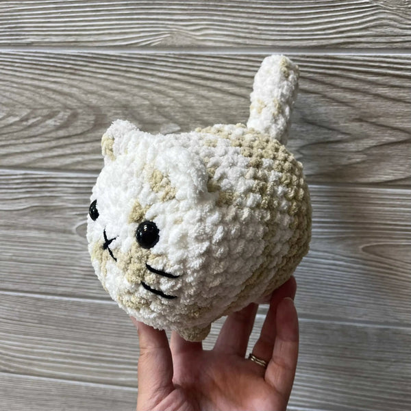 096 - 21 Loaf Cats - Willing Hands Crochet - Painted Door on Main