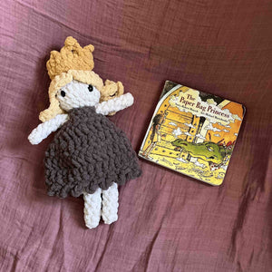 096 - 25 Book Buddies - Willing Hands Crochet - Painted Door on Main