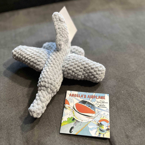 096 - 25 Book Buddies - Willing Hands Crochet - Painted Door on Main