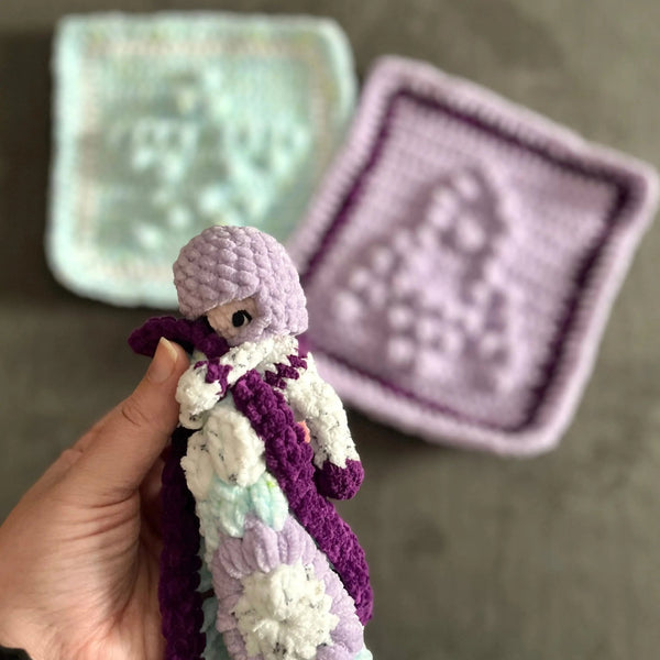 096 - 32 Play Sets - Willing Hands Crochet - Painted Door on Main