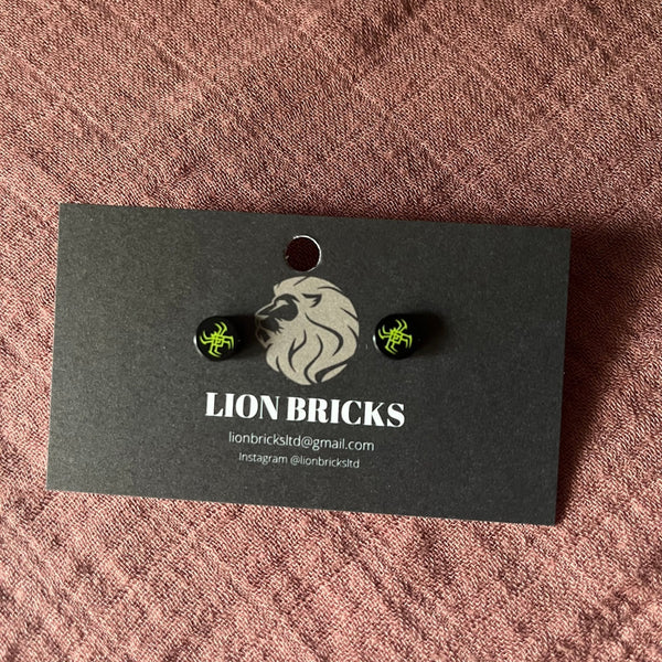 160 - 01 Basic Studs - Lion Bricks - Painted Door on Main