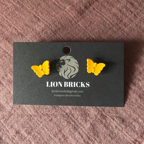 160 - 03 Premium Studs - Lion Bricks - Painted Door on Main