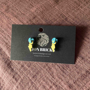 160 - 03 Premium Studs - Lion Bricks - Painted Door on Main