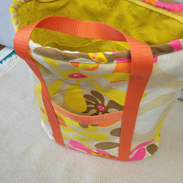 047-04 Buckthorn Tote Bag - Leslie's Stitchery