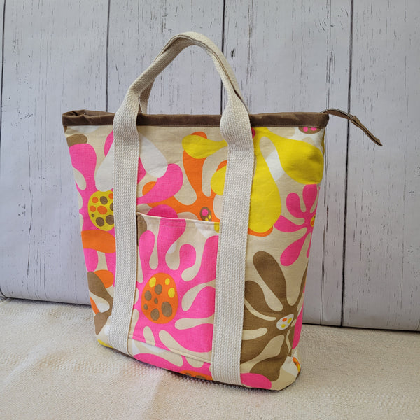 047-04 Buckthorn Tote Bag - Leslie's Stitchery