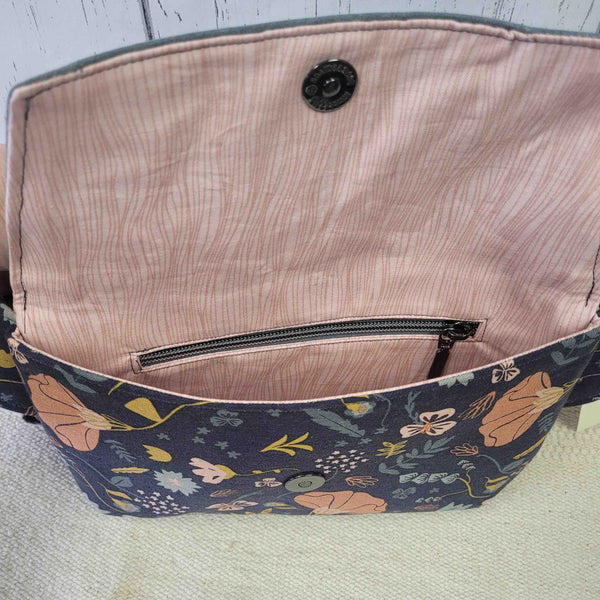 047-28 Sling Bag/Belt Bag - Leslie's Stitchery