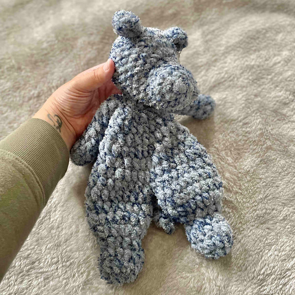 096-02 Snugglers - Willing Hands Crochet