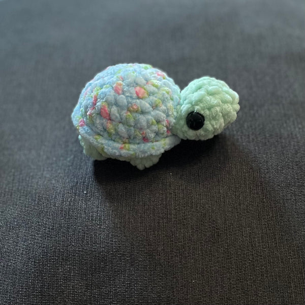 096-09 Mini Turtles - Willing Hands Crochet