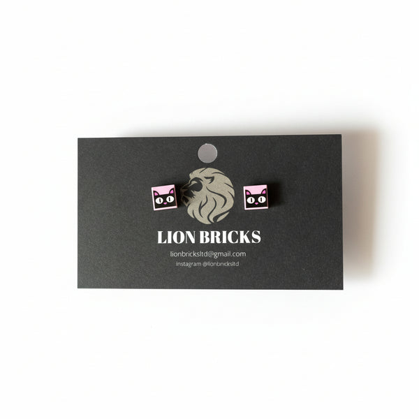 Basic Studs - Lion Bricks - Painted Door on Main