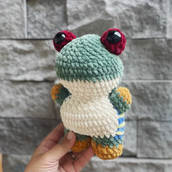 096-05 Plushy Frogs - Willing Hands Crochet