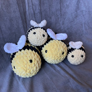 096 - 08 Bumblebees - Willing Hands Crochet - Painted Door on Main