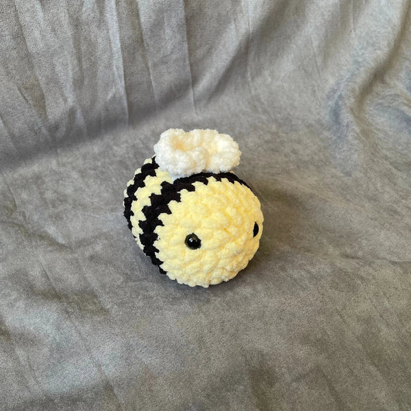 096 - 08 Bumblebees - Willing Hands Crochet - Painted Door on Main