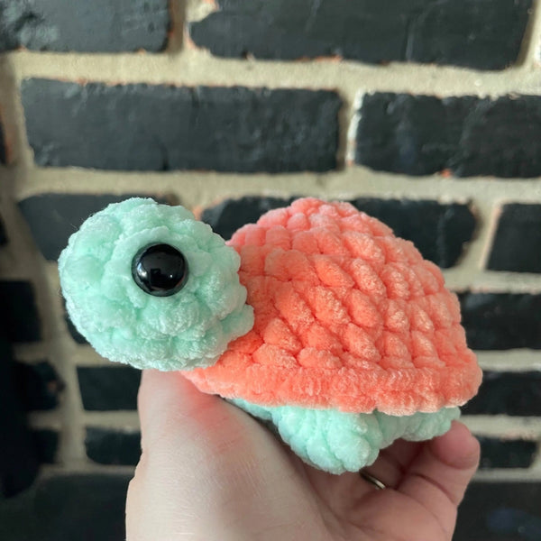 096 - 09 Mini Turtles - Willing Hands Crochet - Painted Door on Main