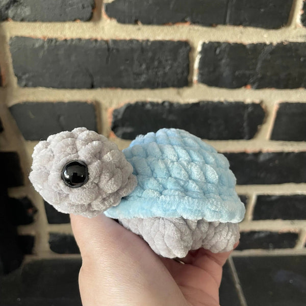 096 - 09 Mini Turtles - Willing Hands Crochet - Painted Door on Main
