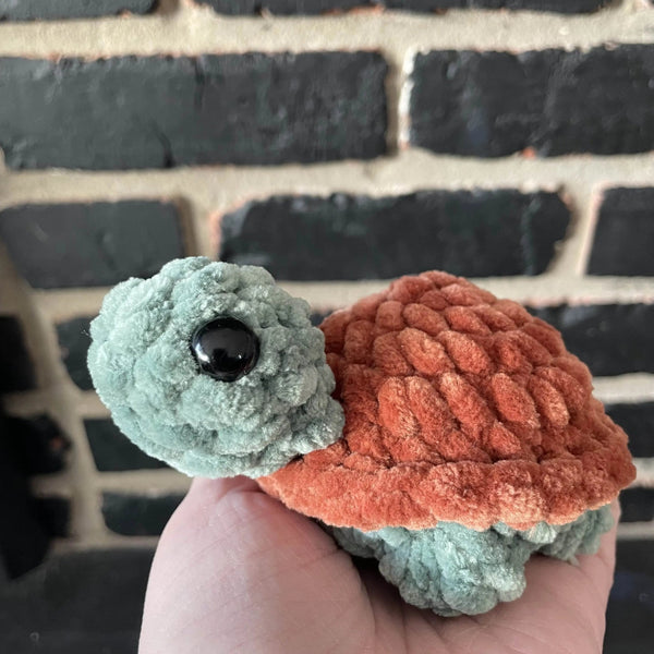 096 - 09 Mini Turtles - Willing Hands Crochet - Painted Door on Main