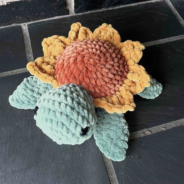 096 - 30 Flower Shell Turtles - Willing Hands Crochet - Painted Door on Main