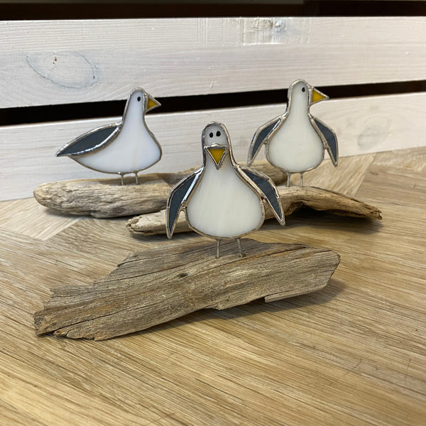 009-47 Seagulls on Driftwood - A Touch Of Glass